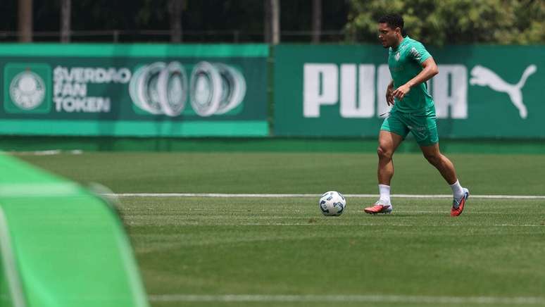 Vitor Roque estará sendo julgado por homofobia e pode não jogar mais no Brasileirão –