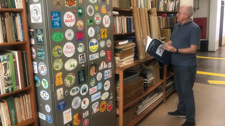 Apesar de perceber a perda linguística em sua própria família, Altenhofen vê esse processo como algo natural