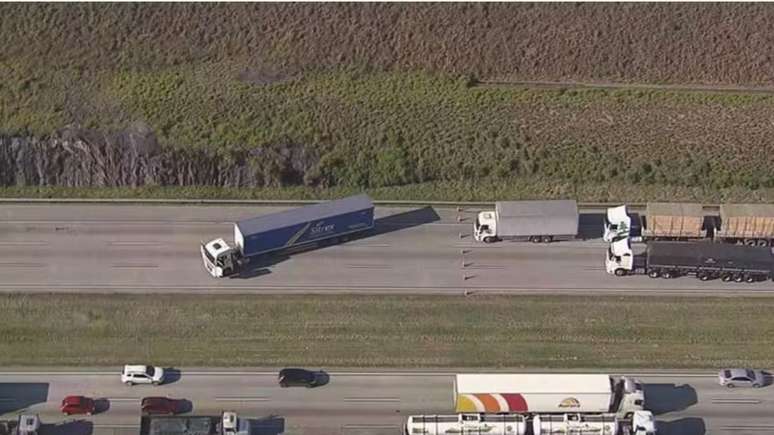 Rodoanel tem lentidão após suspeita de bomba em carreta