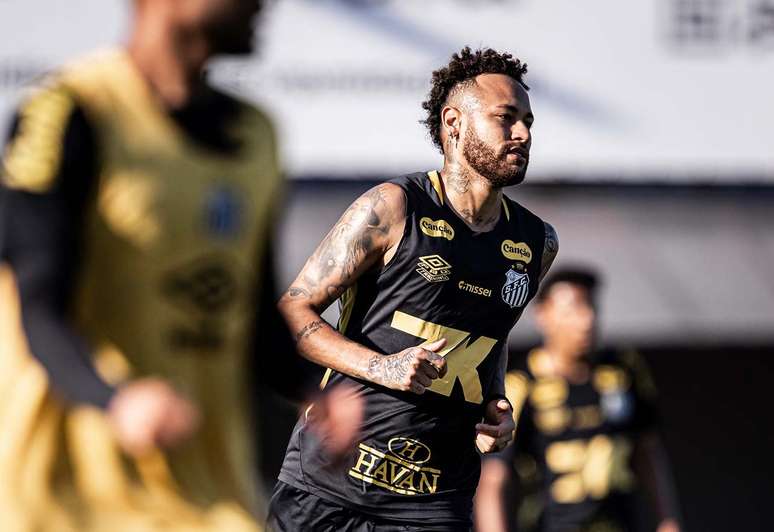 Neymar participa de treino do Santos &ndash;