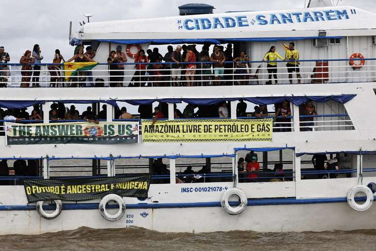 Protesto de movimentos sociais e indígenas em Belém, no Pará