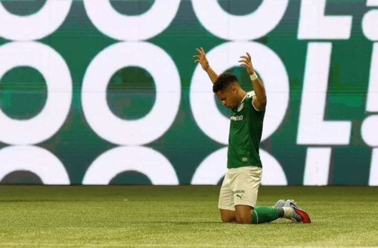 Vitor Roque estará sendo julgado por homofobia e pode não jogar mais no Brasileirão –