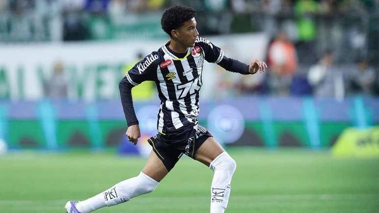 Robinho Jr durante jogo do Santos