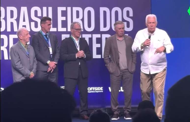 Oswaldo e Leão fizeram críticas ao lado de Ancelotti –