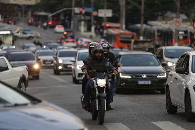 The São Paulo City Council has until December 8 to regulate the app-based motorcycle taxi service and passenger transport in the city.