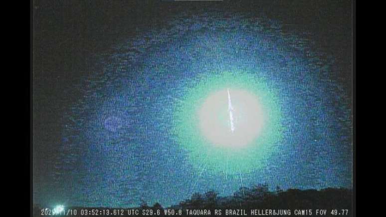 Meteoro explodiu no céu da região Sul do Brasil.