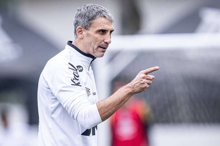 As duas únicas vitórias de Vojvoda no Santos foram em clássicos –