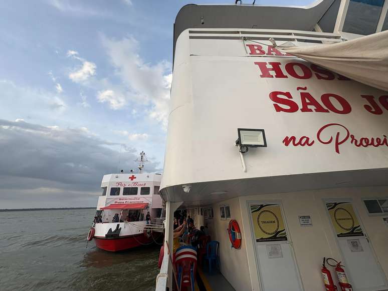 Barcos-hospitais, que na verdade são navios, estão atracados no Terminal Hidroviário Turístico de Icoaraci e fazem sucesso entre a comunidade