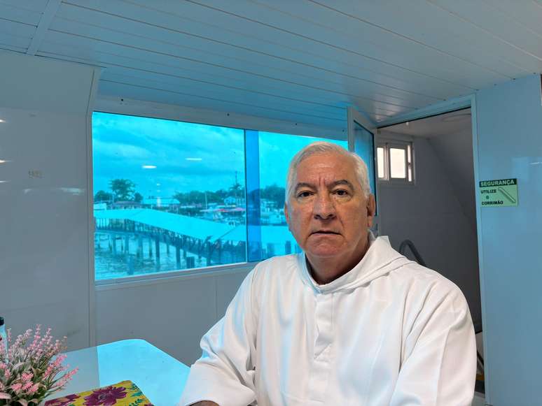 Frei Francisco Belotti é o fundador e presidente da Associação e Fraternidade São Francisco de Assis na Providência de Deus, que tem como foco "acolher, cuidar e servir" os que mais necessitam desde 1985, tendo a saúde como frente principal