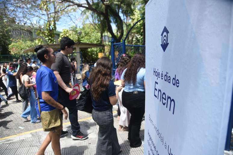Enem 2025: candidatos encaram questões de matemática e ciências da natureza neste domingo
