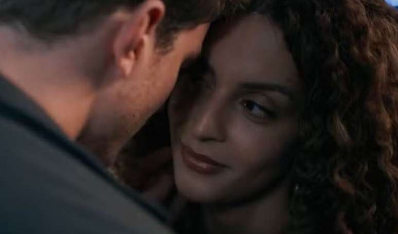 Viviane (Gabriela Loran) revela para Leonardo (Pedro Novaes) que é uma mulher trans no capítulo de 22 de novembro da novela Três Graças.