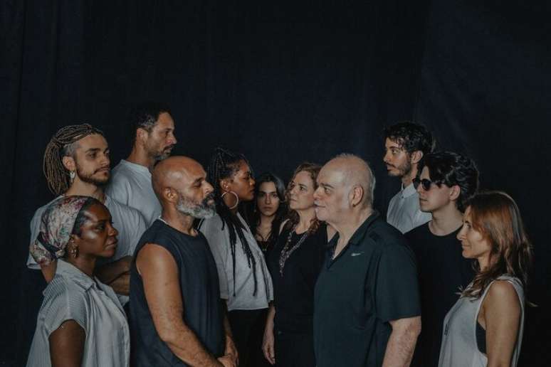 'As Armas Milagrosas: seis personagens &agrave; procura da exist&ecirc;ncia' estreia no Sesc Vila Mariana.