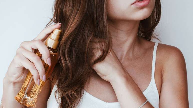 O óleo e o sérum capilar têm diferentes benefícios