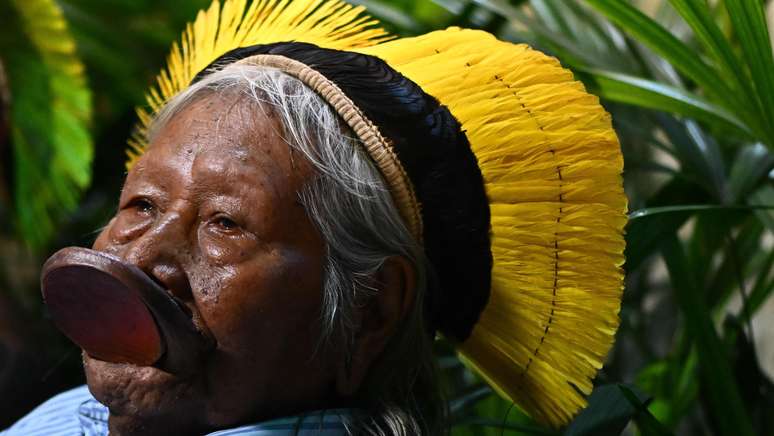 O cacique Raoni durante a COP30; ele foi um dos l&iacute;deres que pressionou por participa&ccedil;&atilde;o na escrita da Constitui&ccedil;&atilde;o de 1988