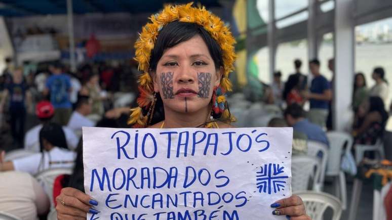 Jessica Kumarwara denounces the waterway project on the Tapajós River. (11/12/2025)