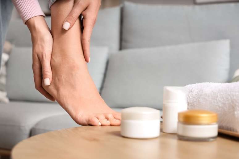 A aplica&ccedil;&atilde;o do hidratante deve ser restrita &agrave;s partes dos p&eacute;s que n&atilde;o acumulam umidade 