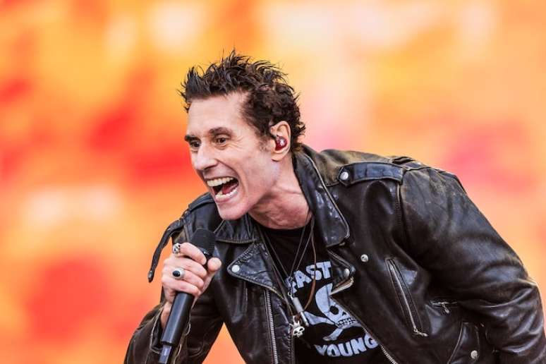 Dinho Ouro Preto em apresenta&ccedil;&atilde;o da banda Capital Inicial no The Town.