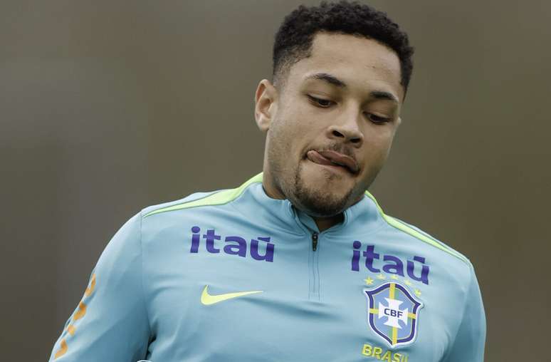 Vitor Roque está com a Seleção Brasileira –