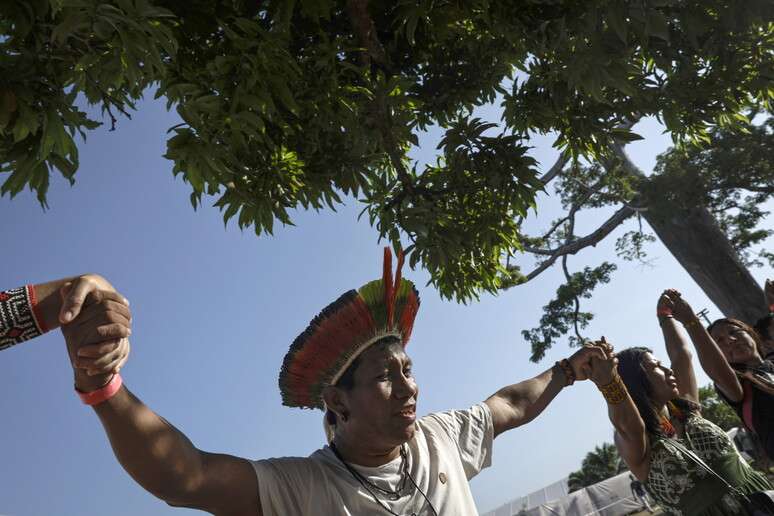 Interesses de mercado e crise climática ameaçam 96% das comunidades indígenas isoladas