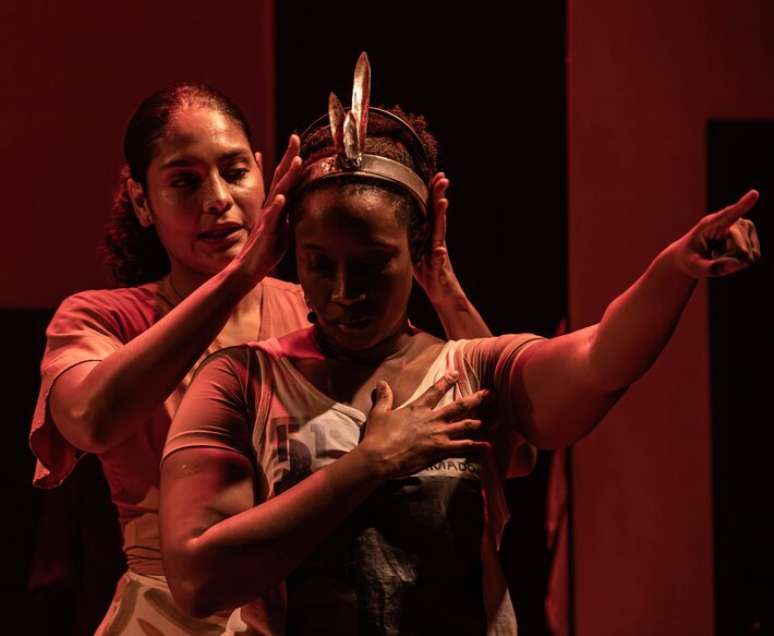 'Ruth & L&eacute;a' estreia no Sesc Pompeia.