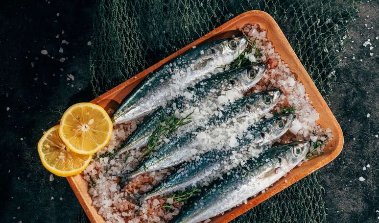 Uma lata de sardinhas se transforma em um aperitivo digno de restaurante em menos de 10 minutos: fácil, rápido, barato e a Taís Araujo adora!.