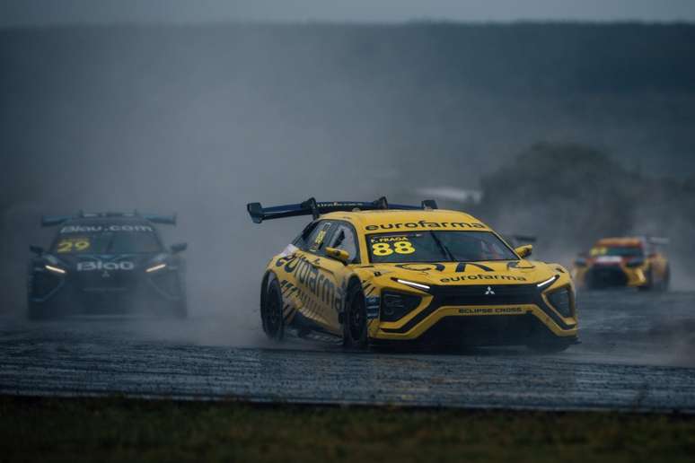 Felipe Fraga chega na lideran&ccedil;a do campeonato para a primeira prova noturna da hist&oacute;ria da categoria
