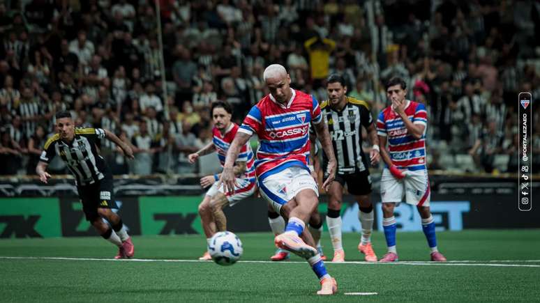 Lance do segundo gol de Deyverson