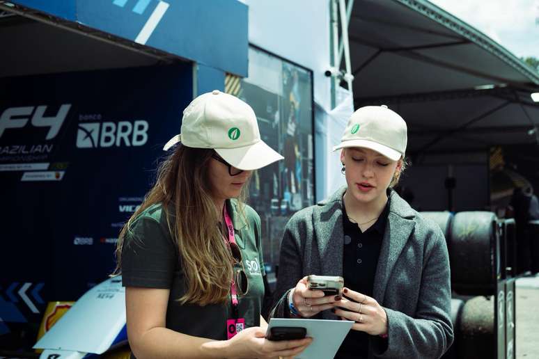Aurelia Nobels participa da ação ambiental do GP de São Paulo e compensa suas próprias emissões de carbono durante o fim de semana em Interlagos.