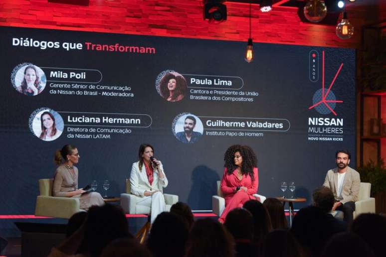 Luciana Herrmann, diretora regional de Comunica&ccedil;&atilde;o Corporativa para a Am&eacute;rica Latina na Nissan (de branco), em painel da Nissan Mulheres