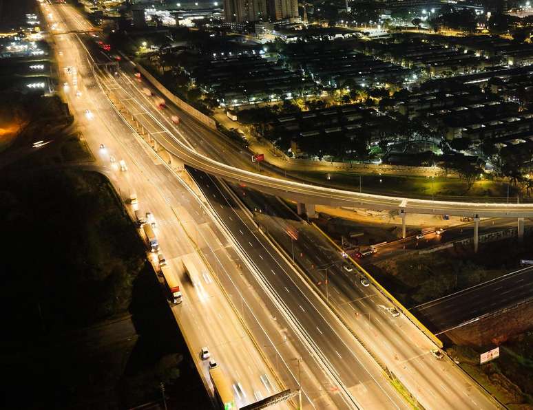 Companies unite to promote green corridor for trucks on the Presidente Dutra motorway