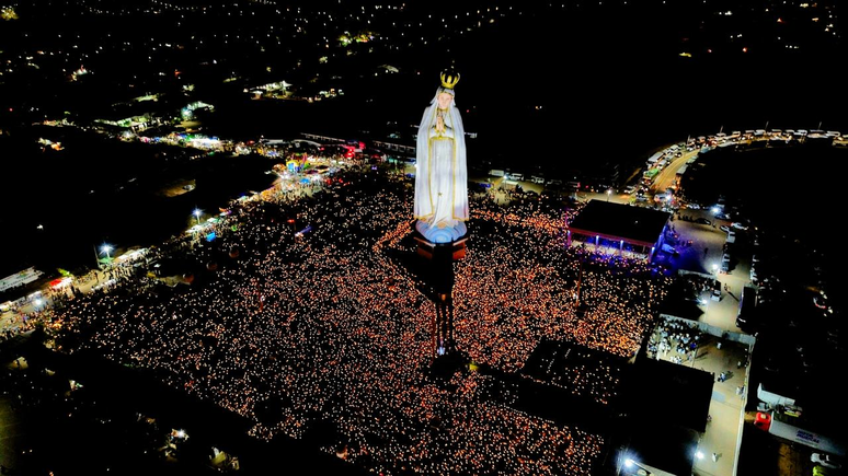 Com 54 metros de altura, a imagem de Nossa Senhora de Fátima construída no Ceará supera a do Cristo Redentor, que possui 38 metros