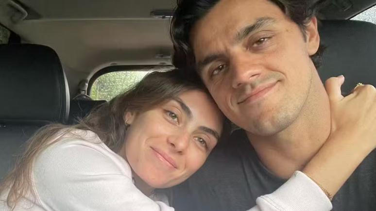 Felipe Simas comenta fala da mulher sobre orar para ele não conseguir papéis / Reprodução: Instagram