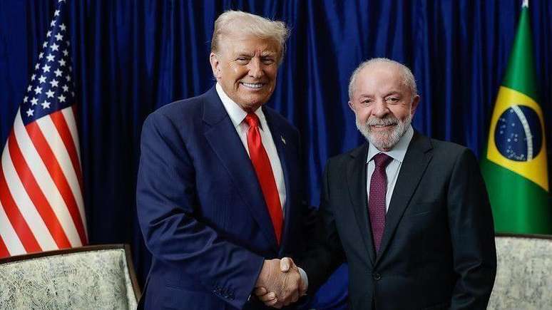 Trump e Lula durante encontro na Malásia em outubro