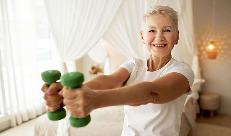 Seis exercícios de fortalecimento para pessoas com mais de 50 anos: são simples e podem ser feitos em casa.