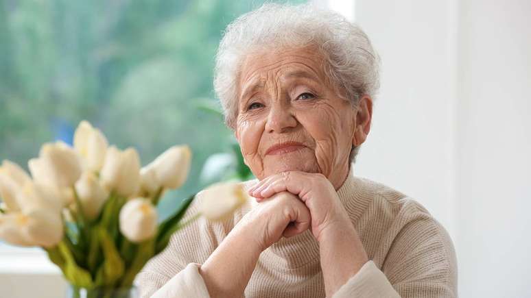 Praticar exercícios regulares e adotar uma dieta rica em nutrientes são ações simples que podem reduzir a idade biológica – depositphotos.com / serezniy