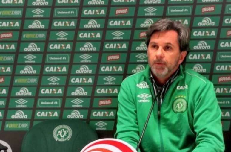 Caio Júnior ao lado de seu então auxiliar Luiz Felipe Grohs, também falecido na tragédia –