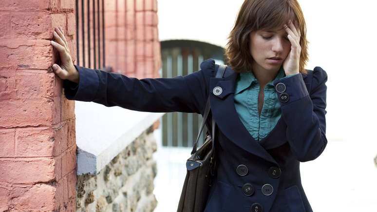 Em certas situações, o quadro clínico pode incluir vertigens, dificuldades de fala, problemas cognitivos e alterações de humor – depositphotos.com / imagepointfr