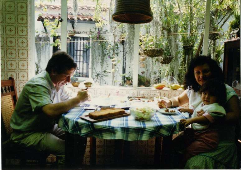 Os pais adotivos de Jenifer de la Rosa contaram desde o in&iacute;cio de onde ela vinha e como havia chegado &agrave; fam&iacute;lia