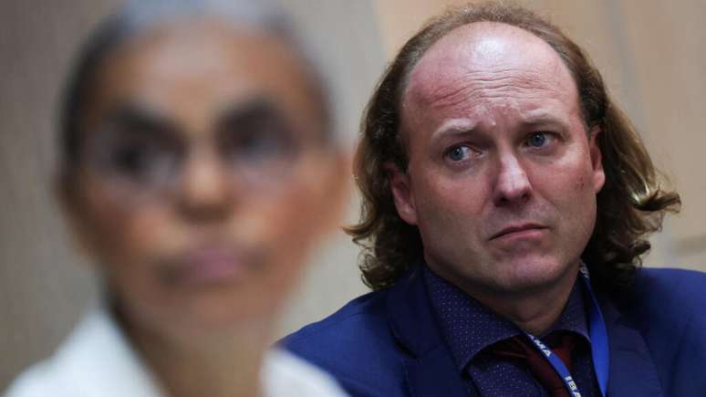 Em outubro, presidente do Ibama, Rodrigo Agostinho, e ministra do Meio Ambiente e Mudança do Clima, Marina Silva, anunciaram maior redução do desmatamento em 11 anos na Amazônia. (30/10/2025)