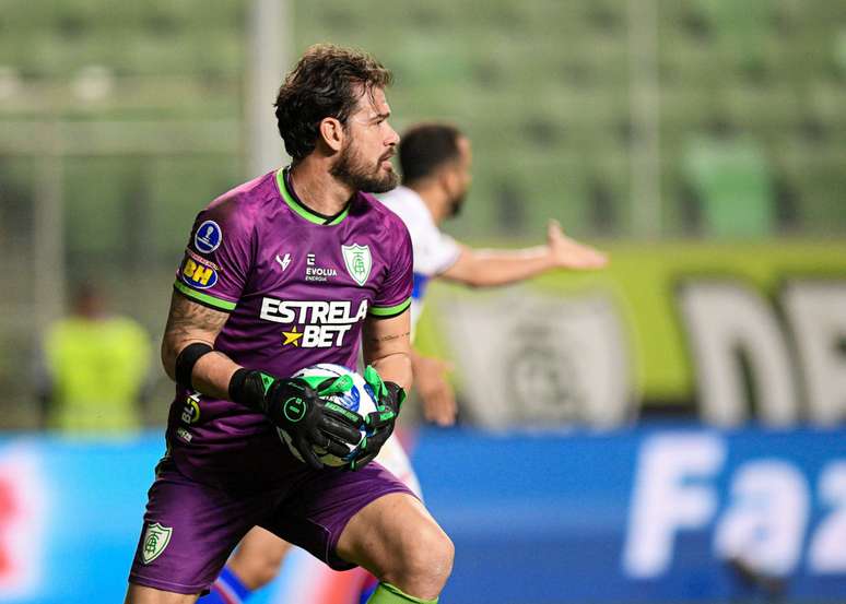 Matthews Caviccioli in an América-MG jersey in 2023