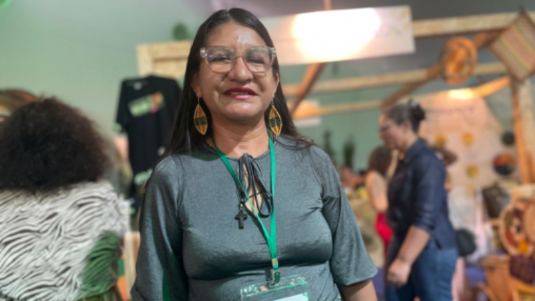 Adila da Silva está vendendo artesanato na COP30