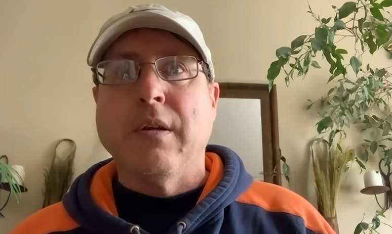 John Davis compartilha o relato em diversos podcasts