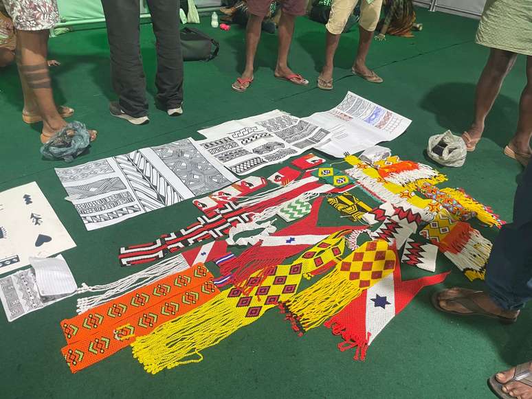 Indígenas Kayapó levam artesanato e pinturas à Green Zone da COP30