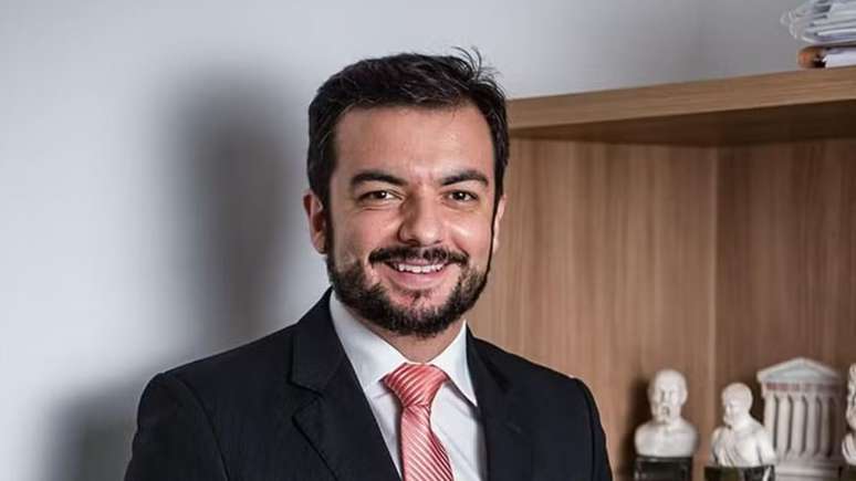 A Ordem dos Advogados do Brasil (OAB), Subseção de Viçosa, publicou uma nota de pesar, lamentando a morte do colega