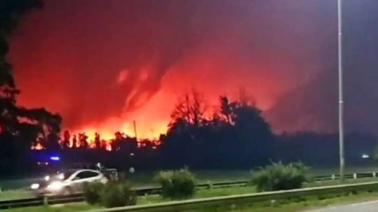 Uma hipótese inicial de que o incidente teria sido provocado pela queda de uma pequena aeronave foi descartada pelo prefeito Granado