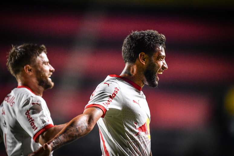 Juninho Capixaba e Eduardo Sasha, jogadores do Red Bull Bragantino. 