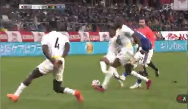 O volante Abu Francis sofreu lesão grave no amistoso entre Japão e Gana