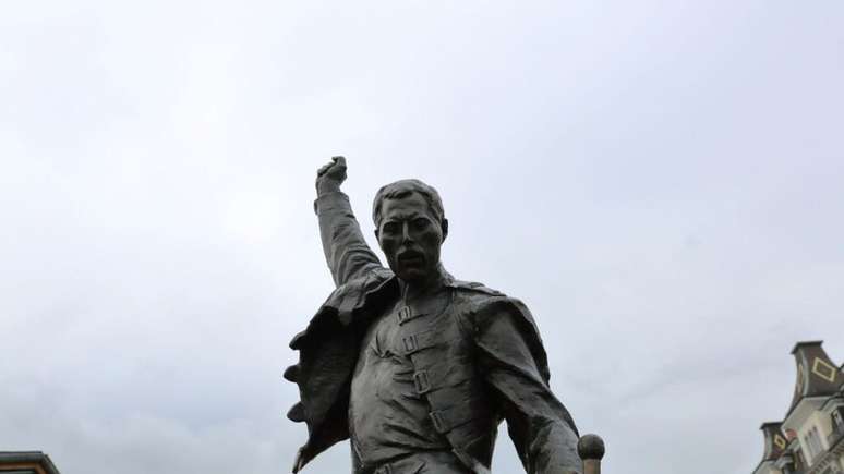 Est&aacute;tua do Freddie Mercury na Su&iacute;&ccedil;a &ndash; depositphotos.com / ironstuff