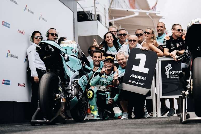 Adrián Fernández é pole no GP da Indonésia 