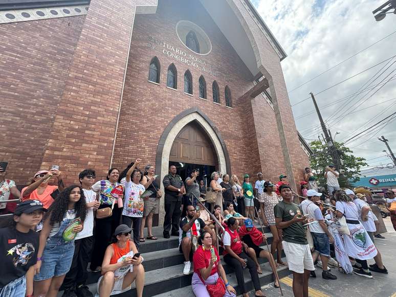 Descanso na igreja durante Marcha do Clima